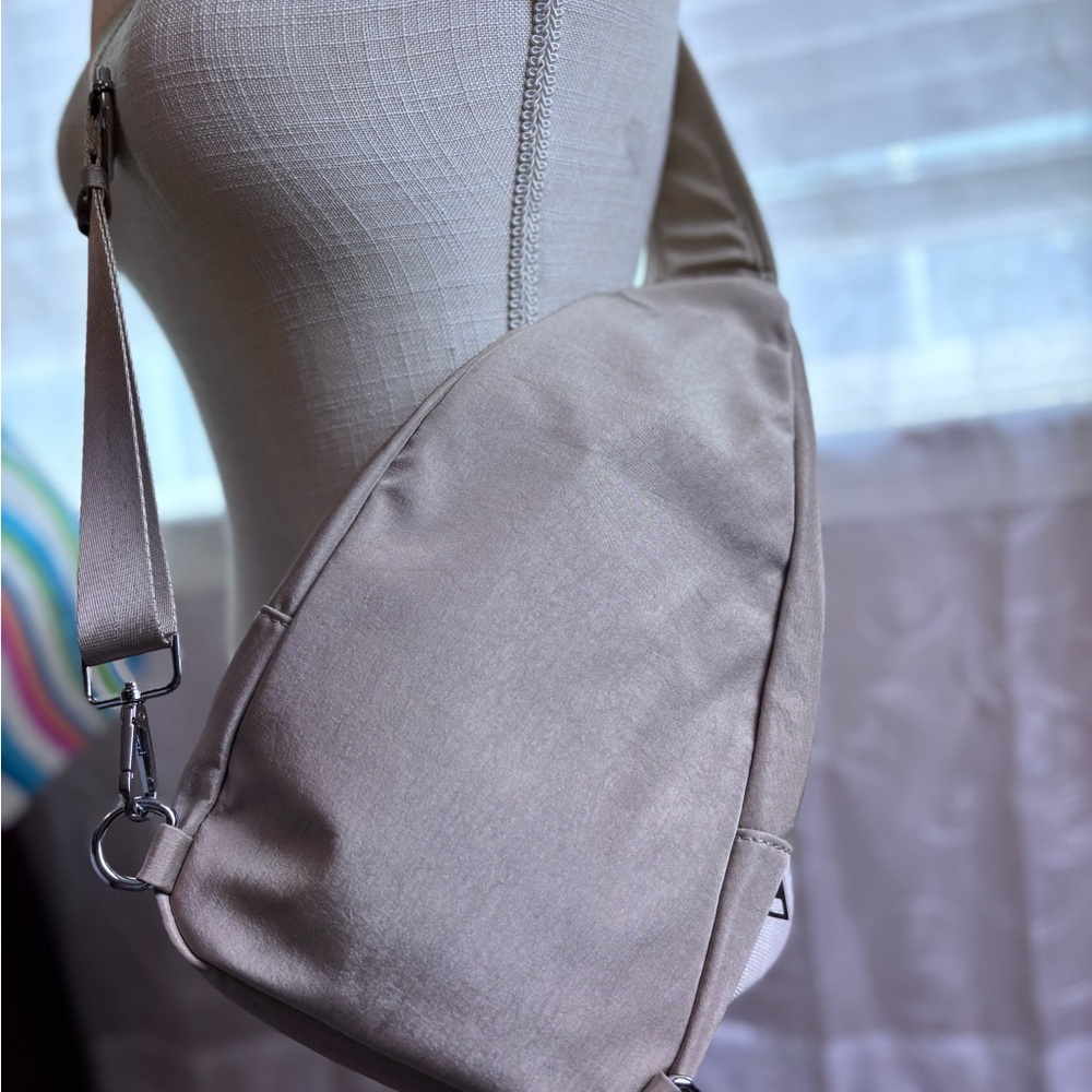 Madison West Los Angeles Nylon Sling Bag w/Adjustable Strap - Picture 7 of 16